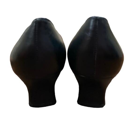 Salvatore Ferragamo 8 1/2 B Gancio Leather Pumps - Picture 7 of 8